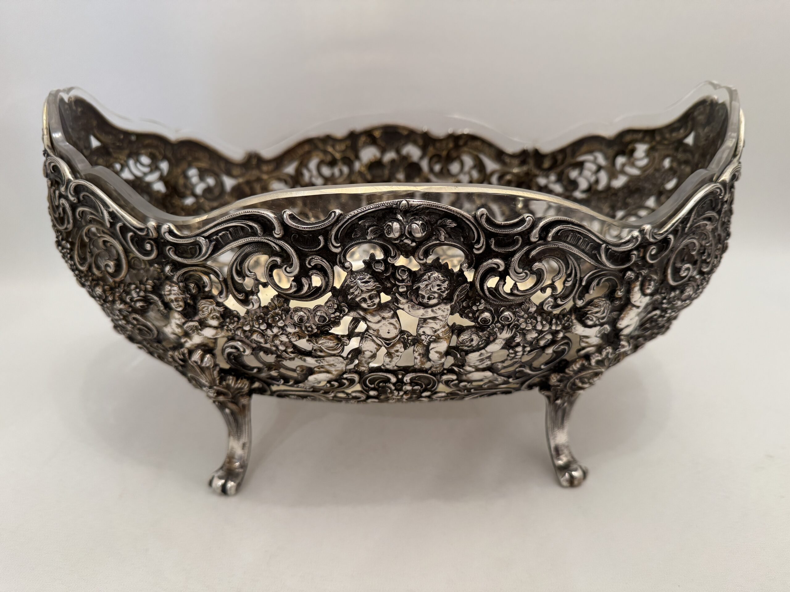 Große Jardiniere Schweden 18. Jh.<br />
835 Silber
