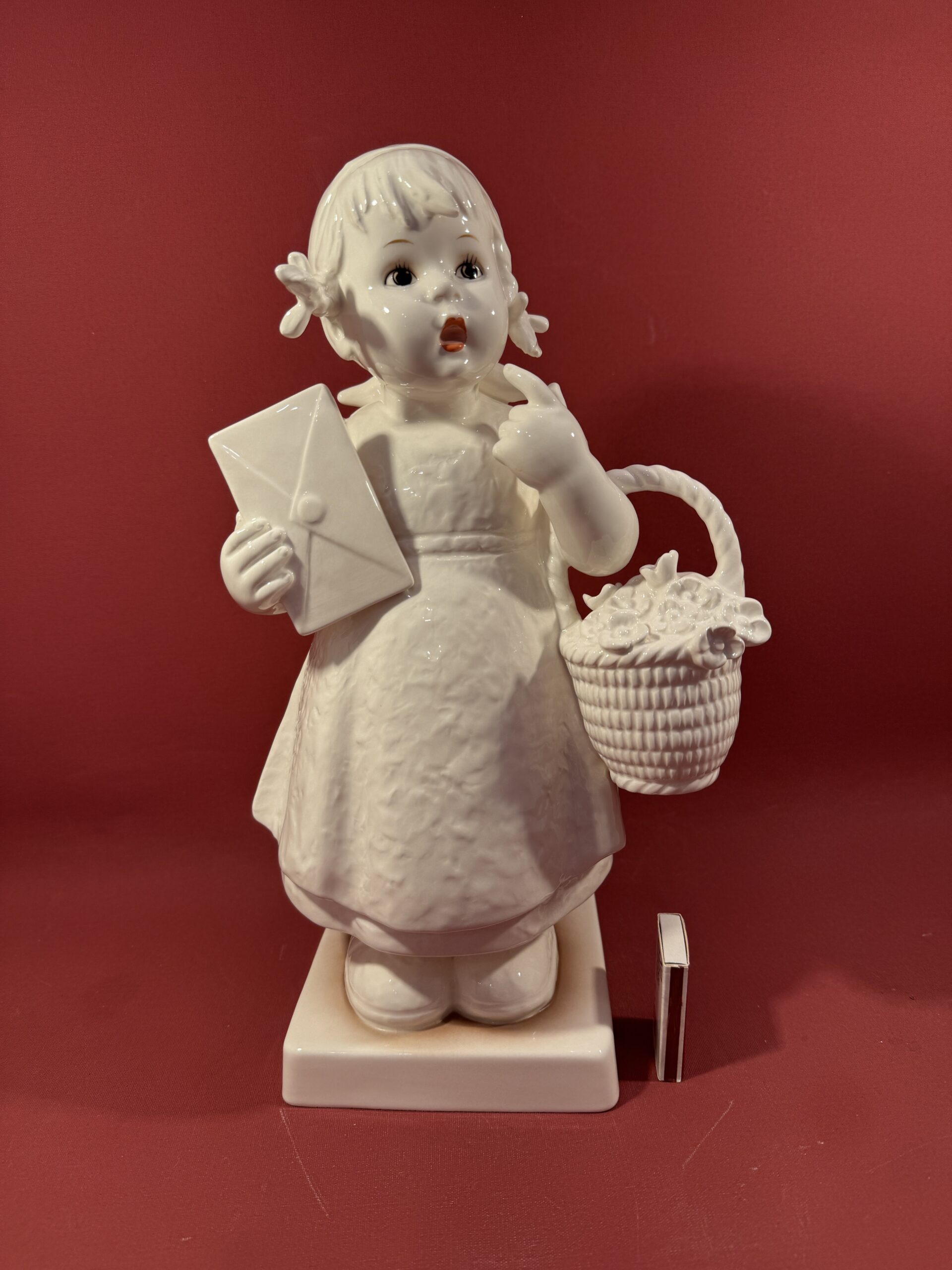 Hummel Figur Die Gratulantin Expressions of Youth